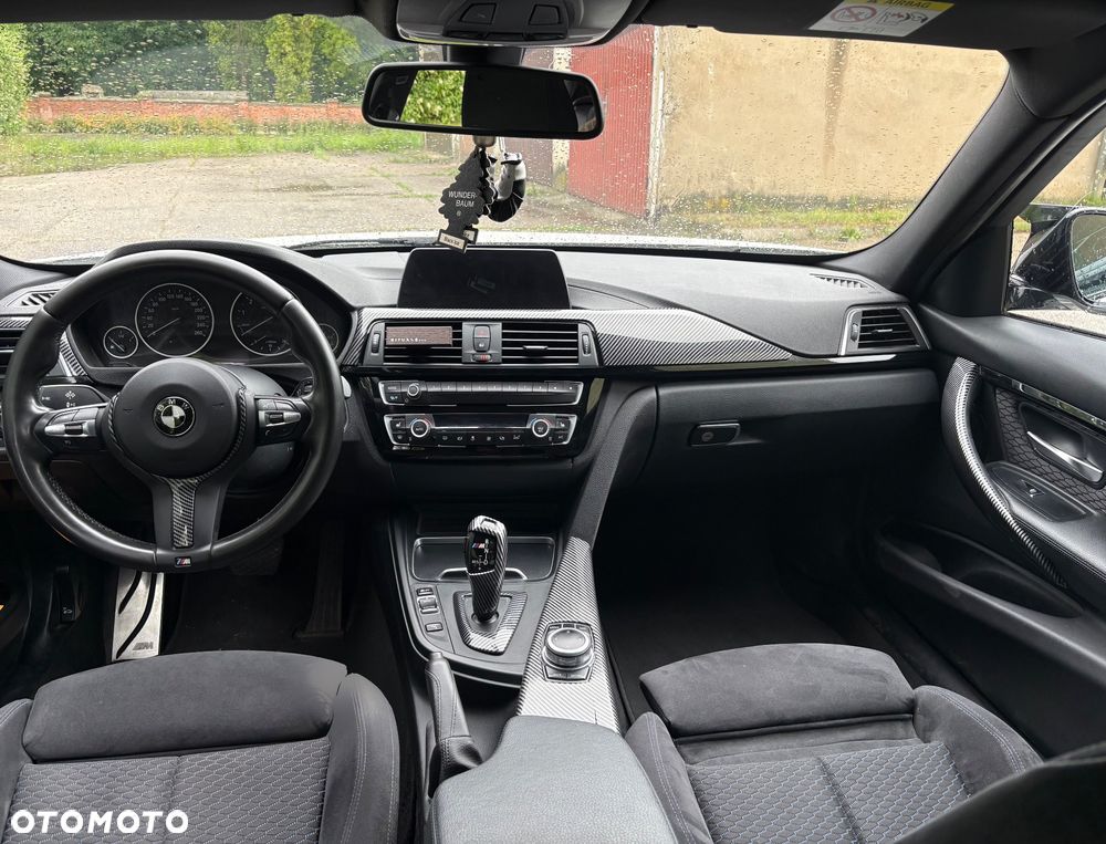 BMW Seria 3 318i M Sport - 11