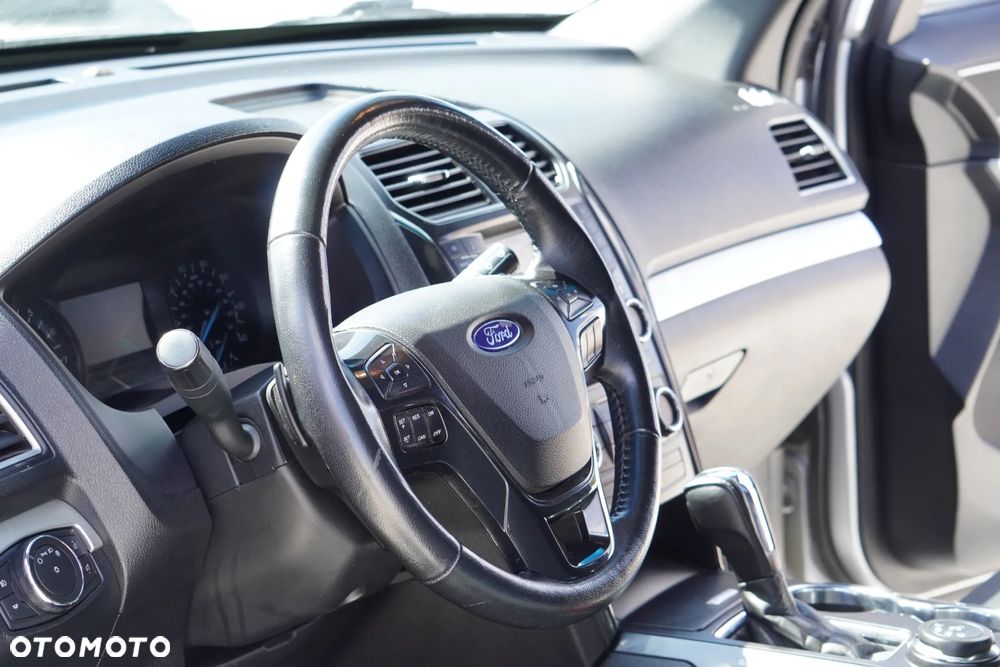Ford Explorer - 10