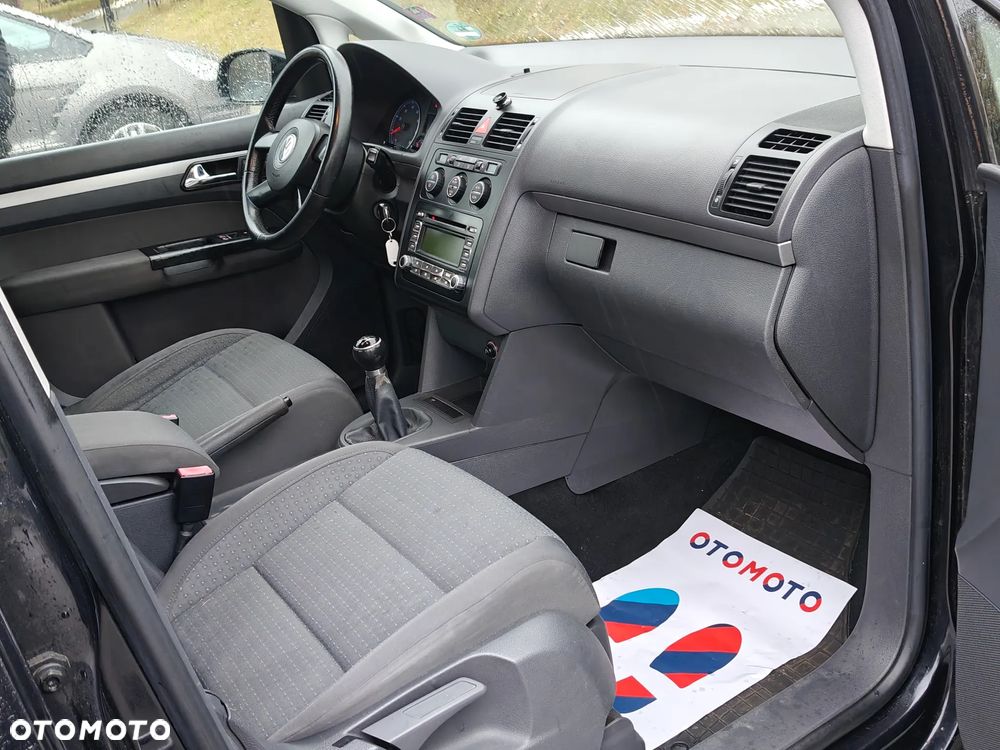 Volkswagen Touran 2.0 FSI Highline - 9