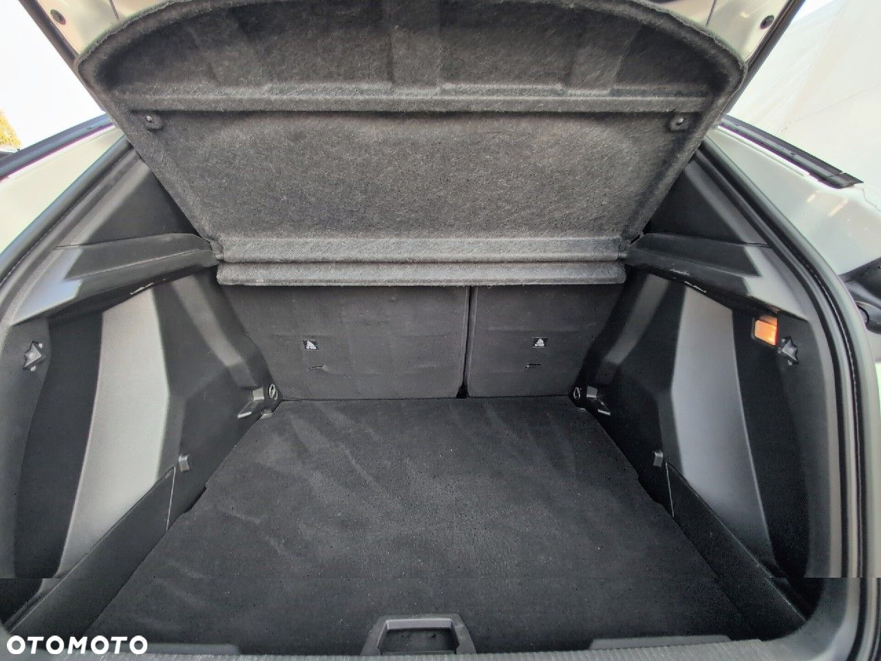 Peugeot 2008 1.2 PureTech Allure Pack S&S EAT8 - 6