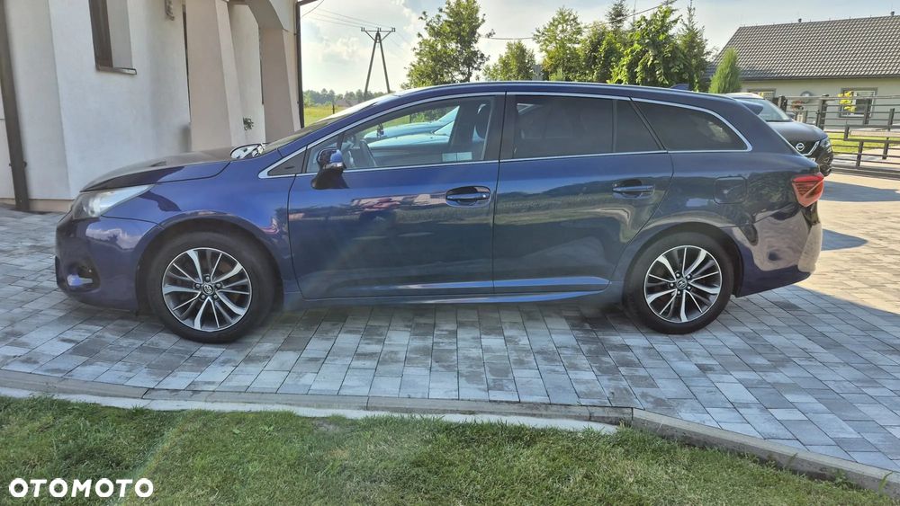Toyota Avensis 2.0 D-4D Premium - 6