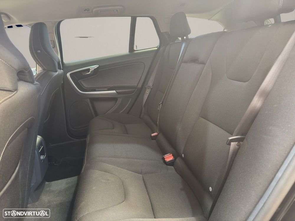 Volvo V60 1.6 D2 Momentum Eco - 23