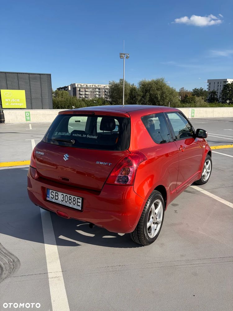 Suzuki Swift 1.3 Club - 4
