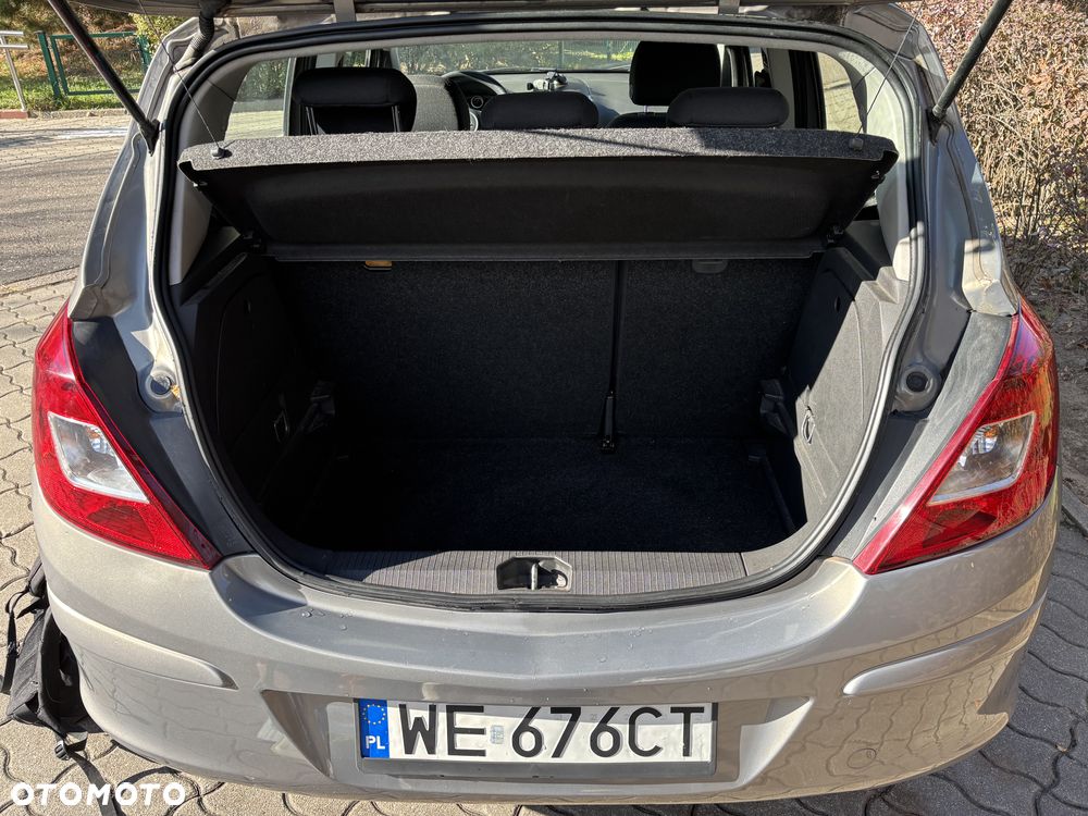 Opel Corsa 1.2 16V Cosmo - 12