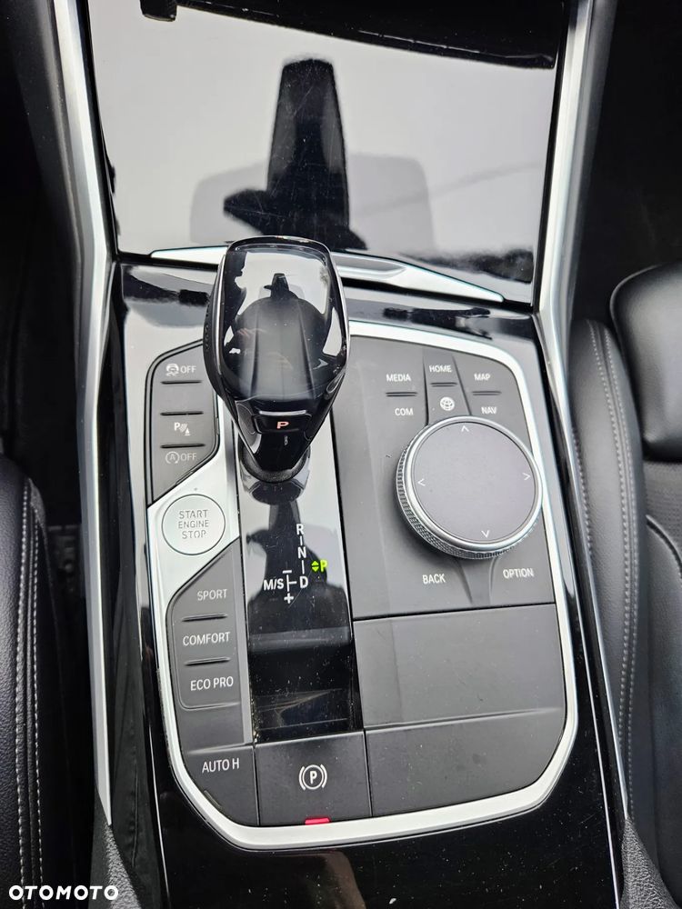 BMW Seria 3 320d Sport Line Shadow - 16