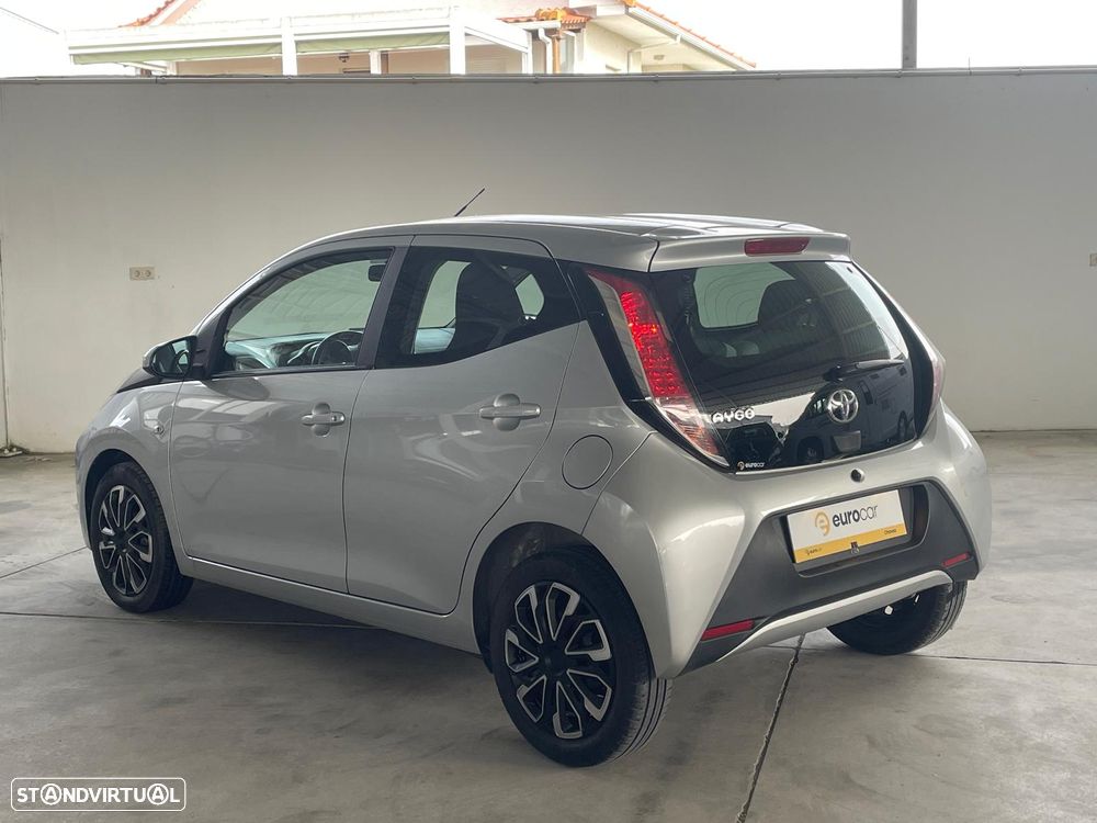 Toyota Aygo x-play - 3