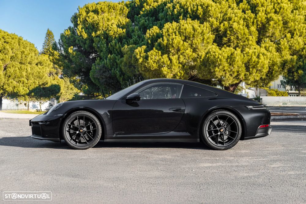 Porsche 911 (992) Carrera 4 GTS - 3