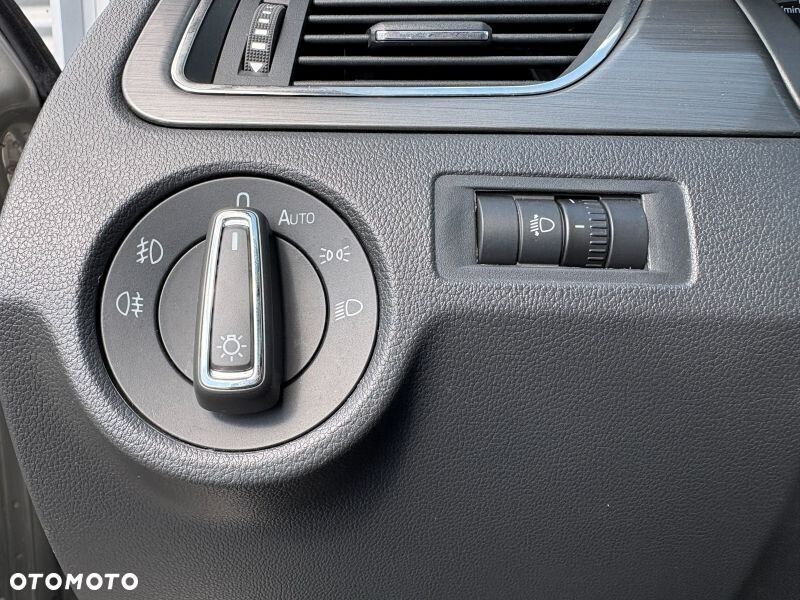 Skoda RAPID 1.0 TSI Style DSG - 33