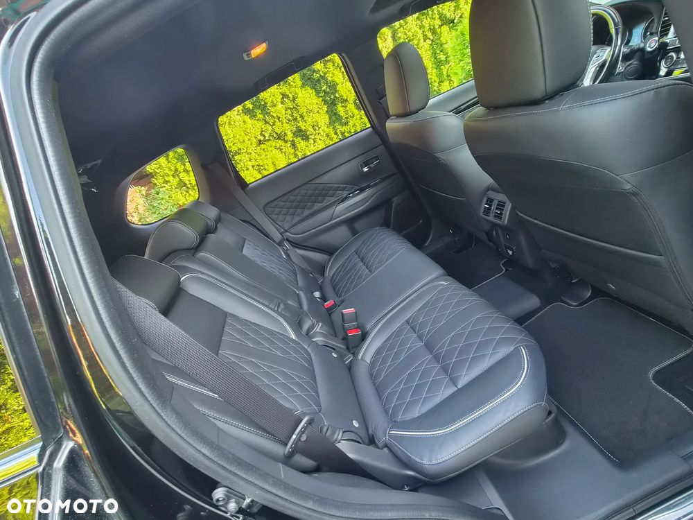 Mitsubishi Outlander - 22
