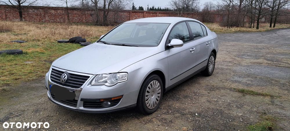 Volkswagen Passat 1.6 FSI Comfortline - 2