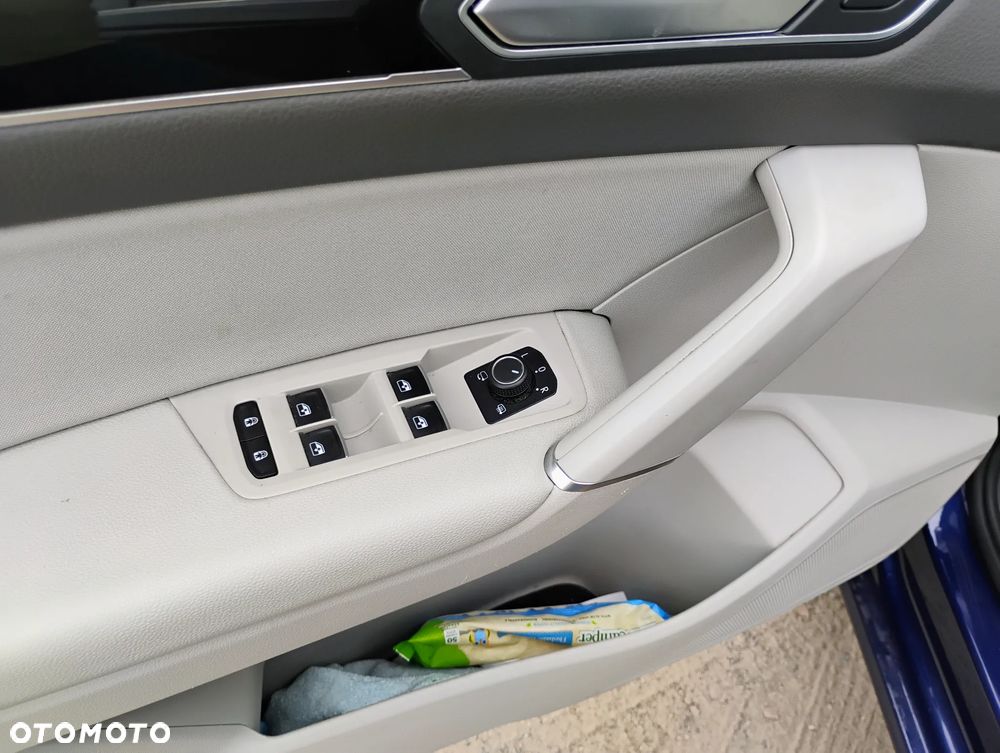 Volkswagen Touran - 19