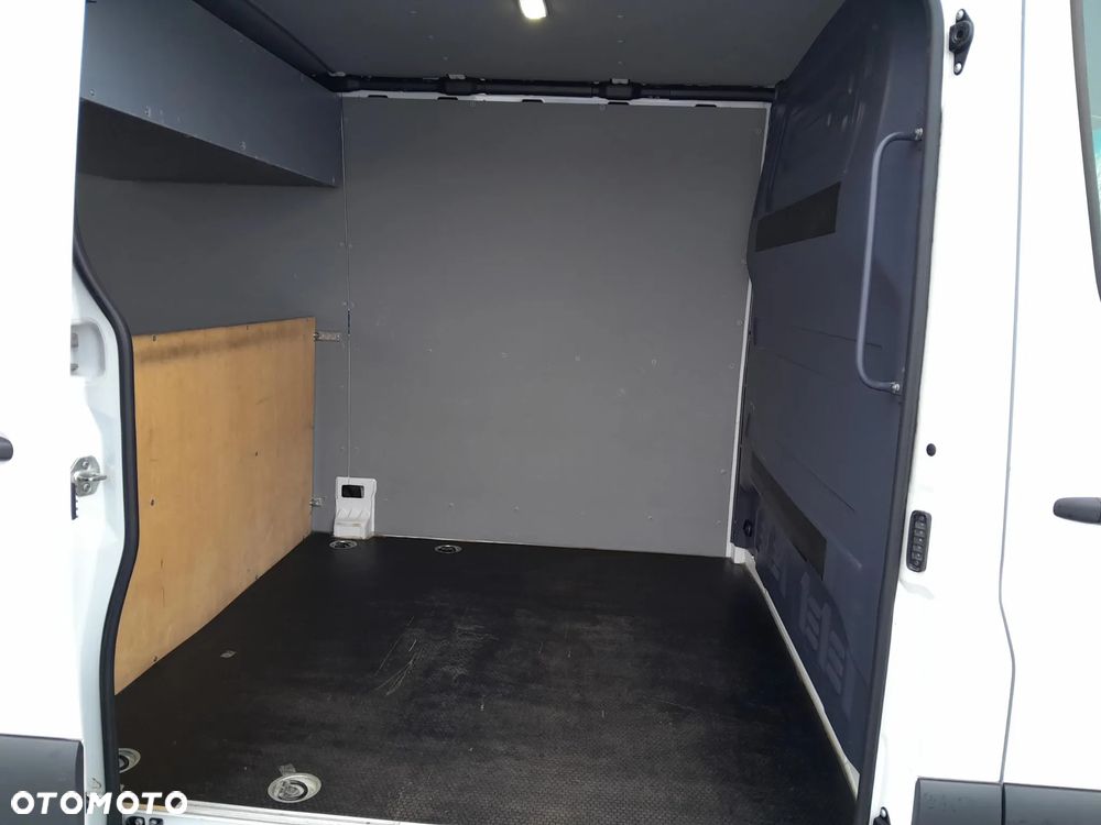 Mercedes-Benz Sprinter - 16