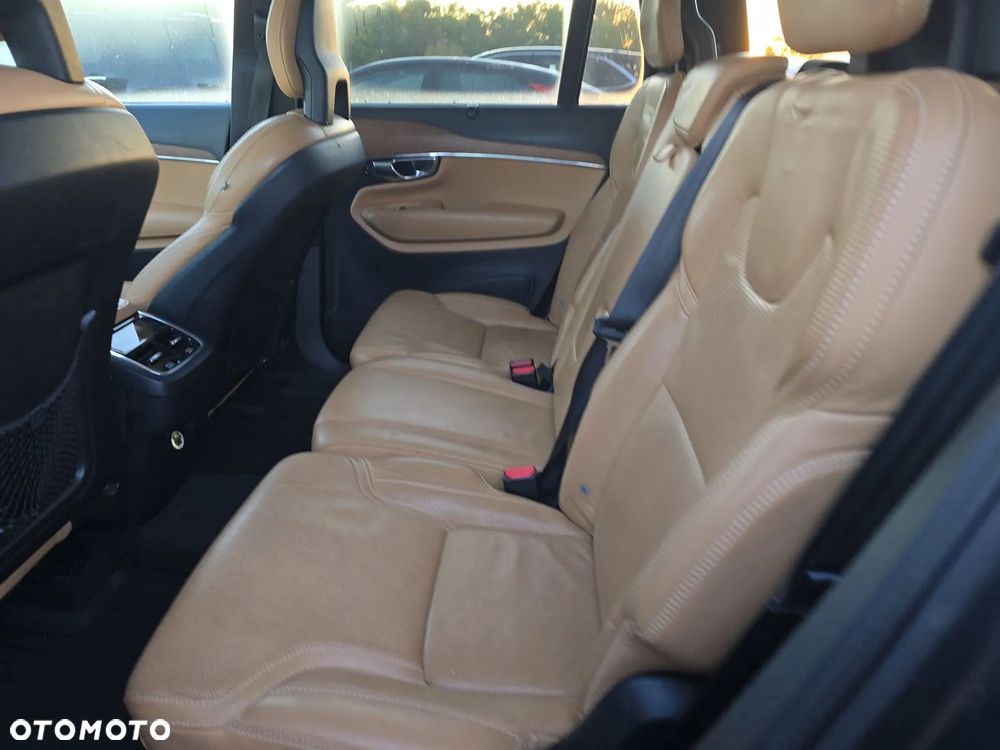 Volvo XC 90 - 23