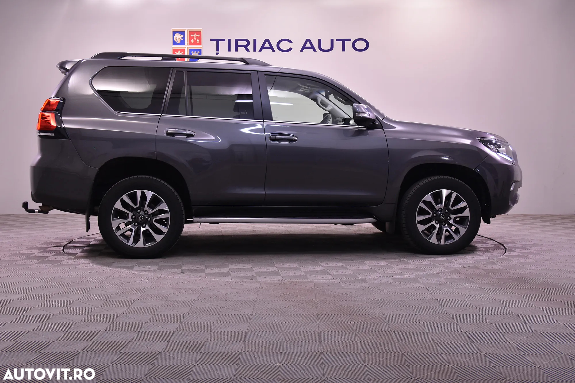 Toyota Land Cruiser - 6