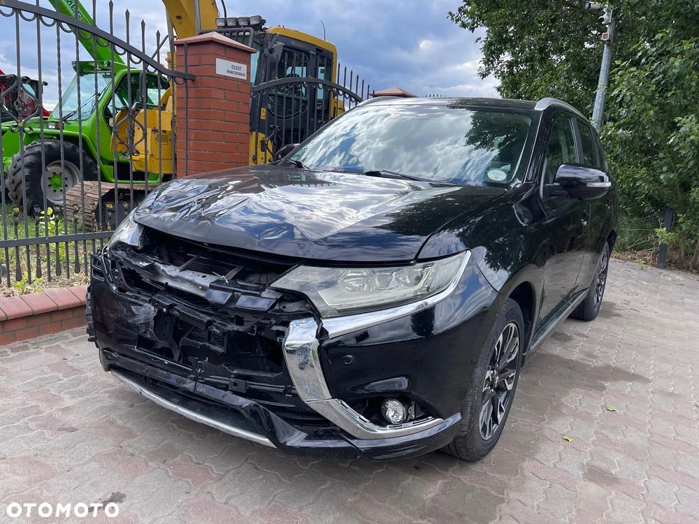Mitsubishi Outlander Instyle NAVI + - 27