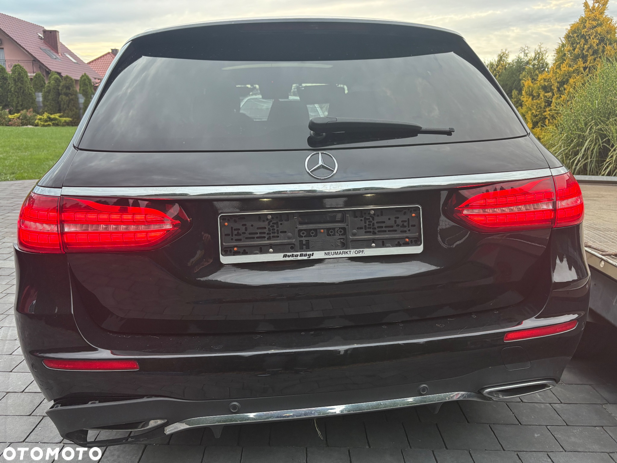 Mercedes-Benz Klasa E 400 d 4Matic T 9G-TRONIC Avantgarde - 28