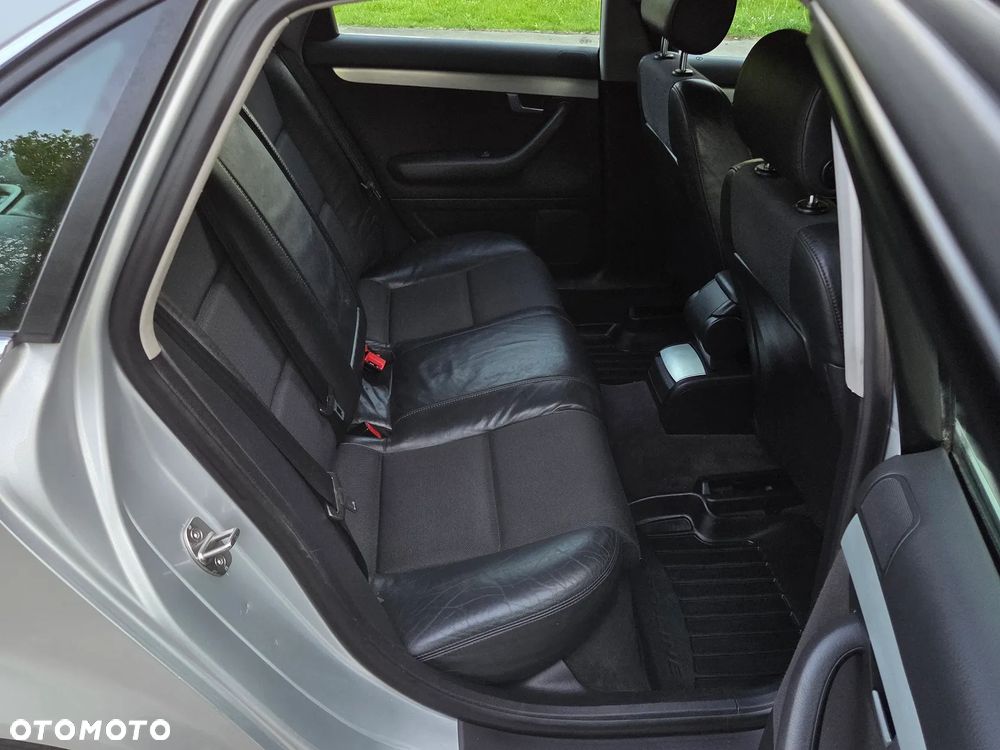 Audi A4 Limousine 2.4 - 16