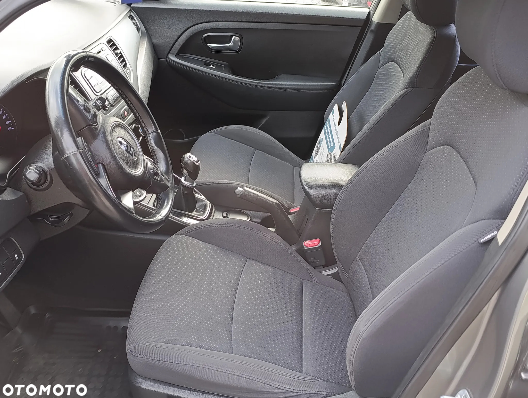 Kia Carens - 17