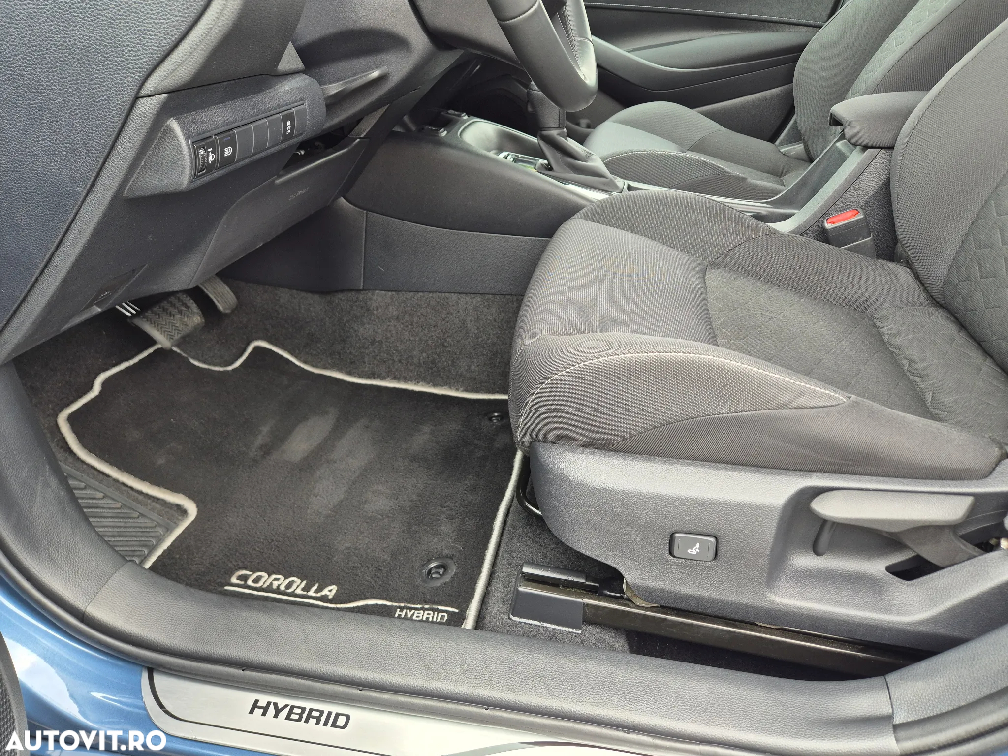 Toyota Corolla 1.8 HSD Business - 11