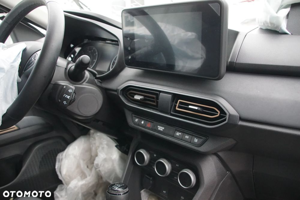 Auto na części - Dacia Jogger Lift 1.0 TCE 100 KM H4D480 TEDQK 2025R Silnik Skrzynia Drzwi Klapa Zderzak Błotnik Lampa Lusterko Klamka Szyba Deska Kokpit Sterownik Moduł Czujnik Licznik Wyświetlacz Panel Kierownica - 11