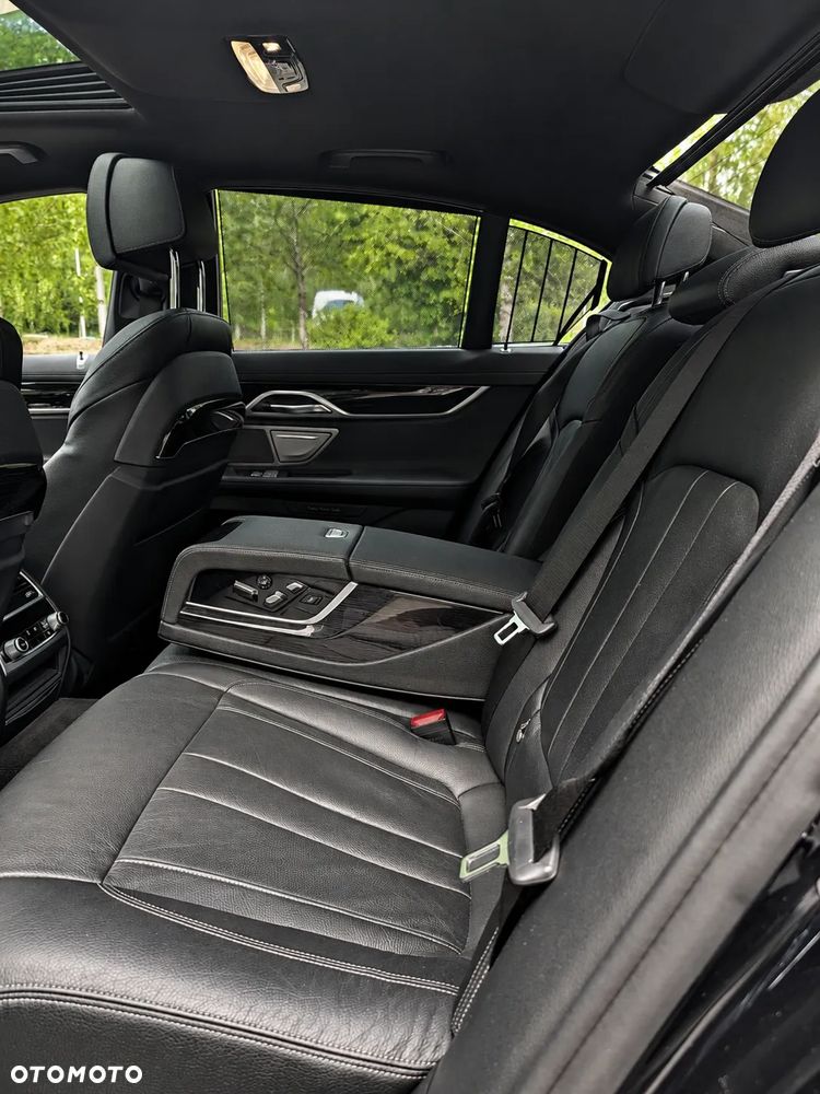 BMW Seria 7 740i - 17