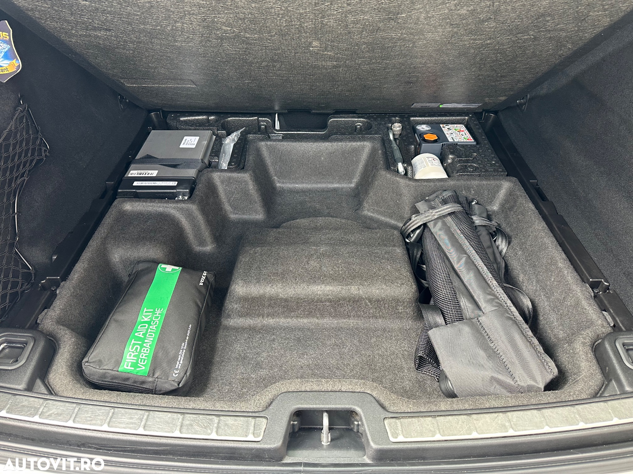 Volvo XC 60 B4 MHEV AT8 FWD Momentum Pro - 26
