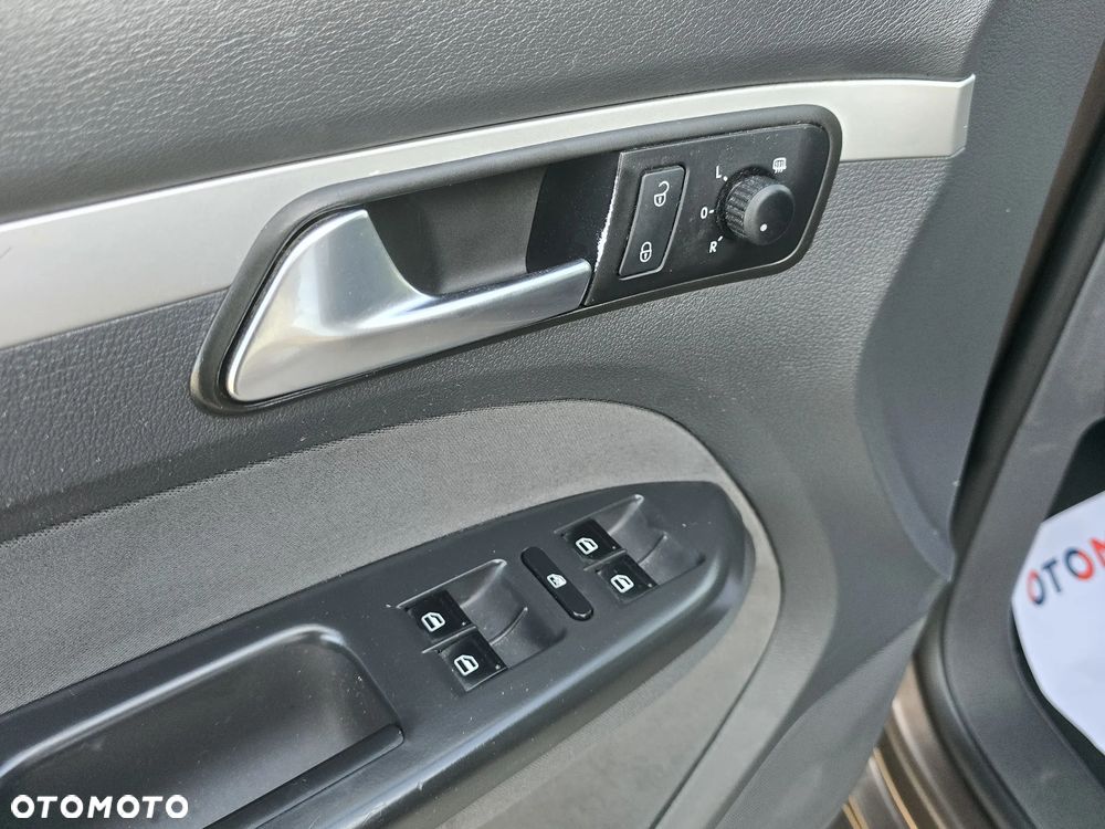 Volkswagen Touran 1.6 TDI DPF STYLE - 17