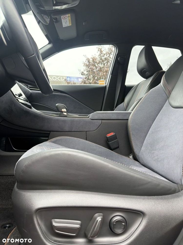 Lexus LBX 1.5 Hybrid Cool AWD - 12