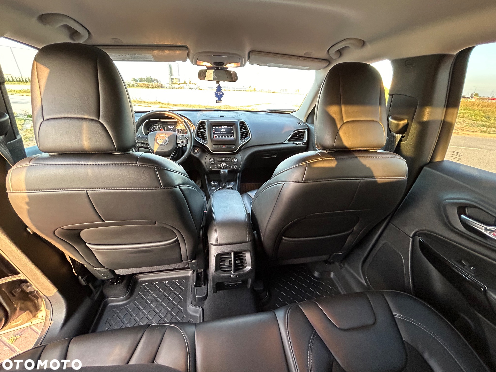 Jeep Cherokee - 14