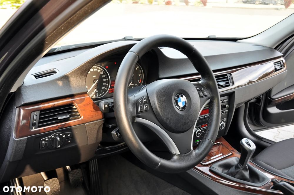 BMW Seria 3 318i - 22