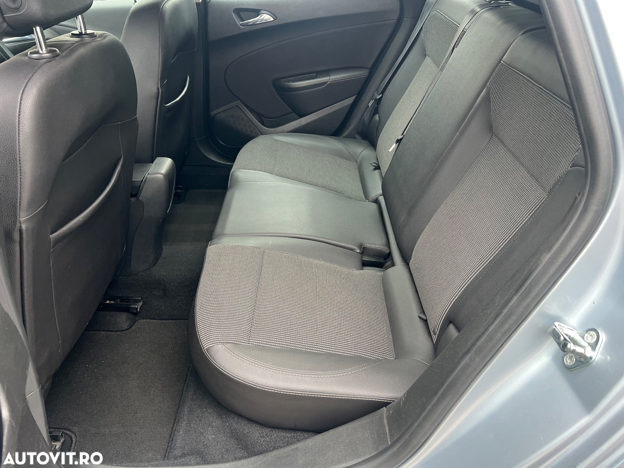 Opel Astra 1.4 Turbo Cosmo - 10