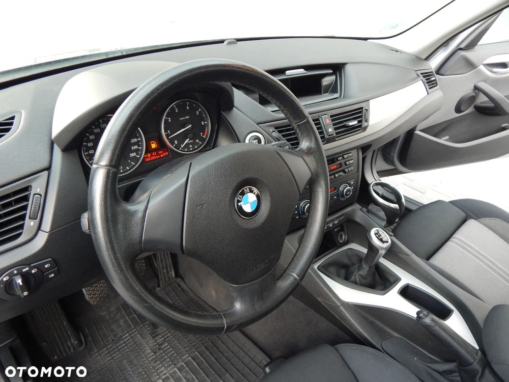 BMW X1 sDrive18i xLine - 25