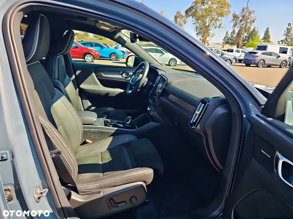 Volvo XC 40 T4 AWD R-Design - 10