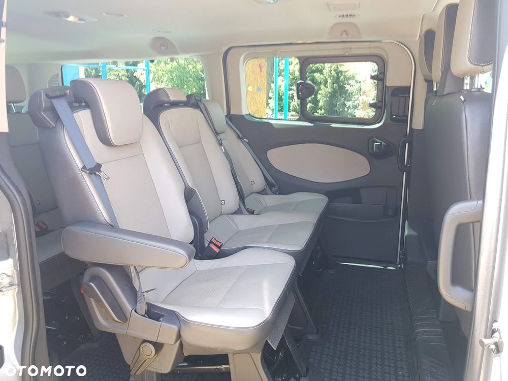 Ford Tourneo Custom - 34