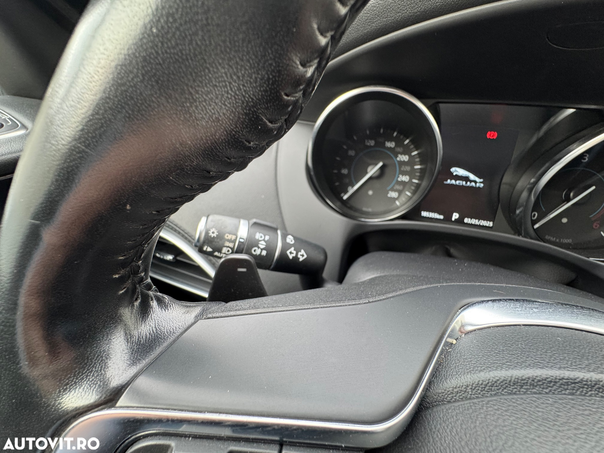 Jaguar F-Pace 20d AWD Aut. Prestige - 24