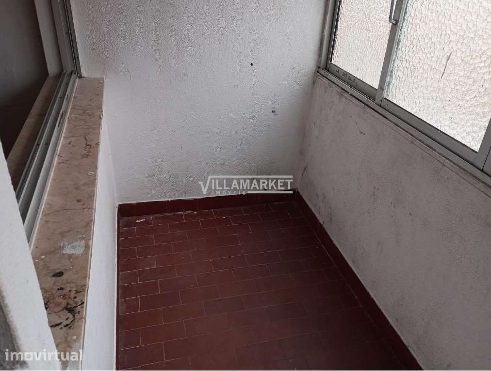 Apartamento T3 da banca inserido no 3º andar do nº 10 da Rua do Moinho - Grande imagem: 5/16