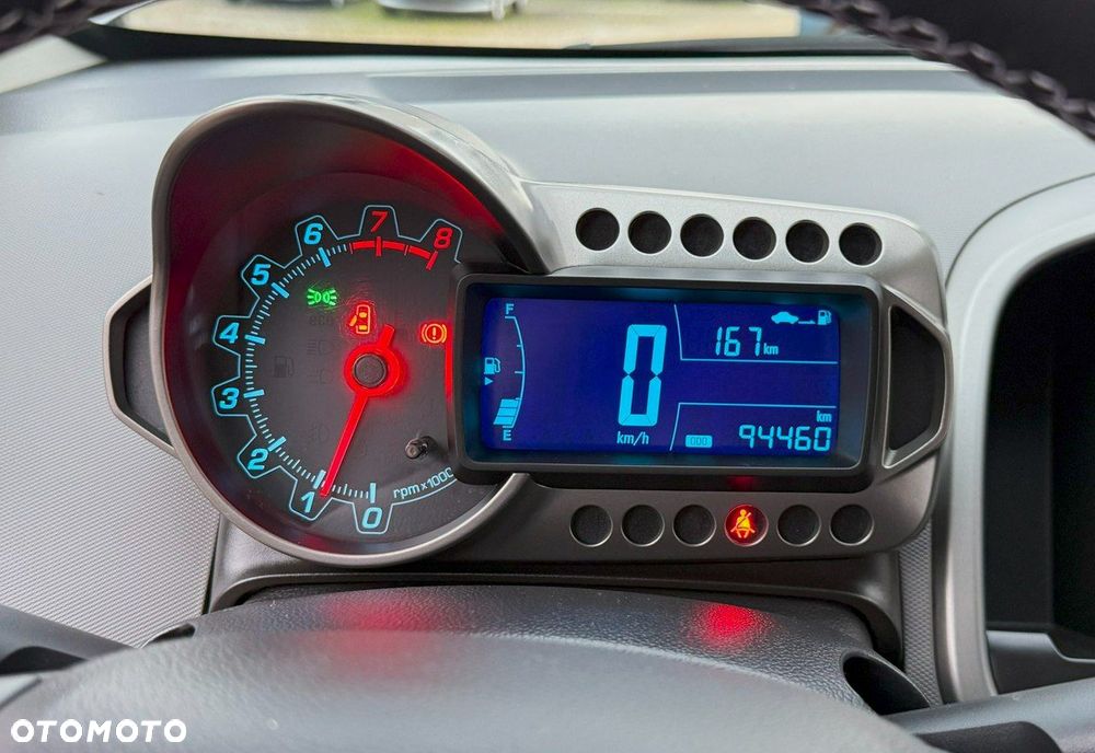 Chevrolet Aveo 1.2 LT - 24