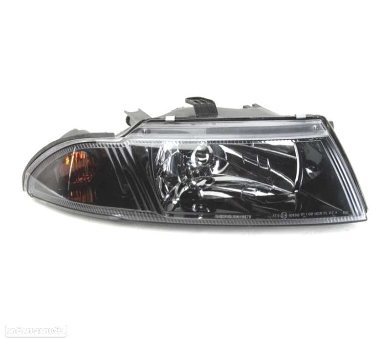 FARÓIS OPTICAS MITSUBISHI CARISMA 99-05 FUNDO PRETO - 2