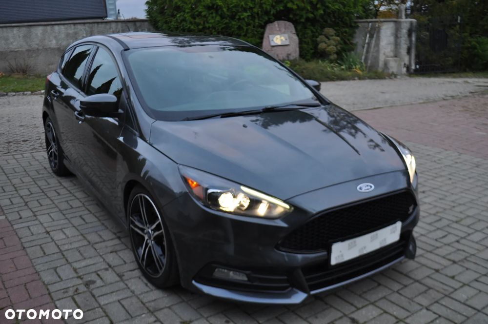 Ford Focus 2.0 EcoBoost ST - 25