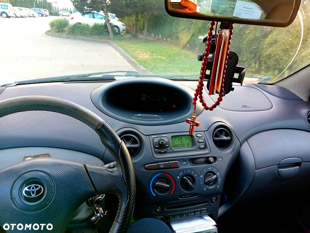 Toyota Yaris 1.0 Base - 3