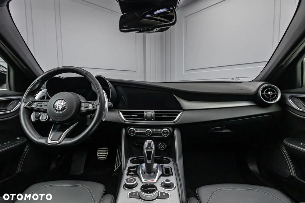 Alfa Romeo Giulia 2.0 Turbo 16V AT8-Q4 Veloce - 36