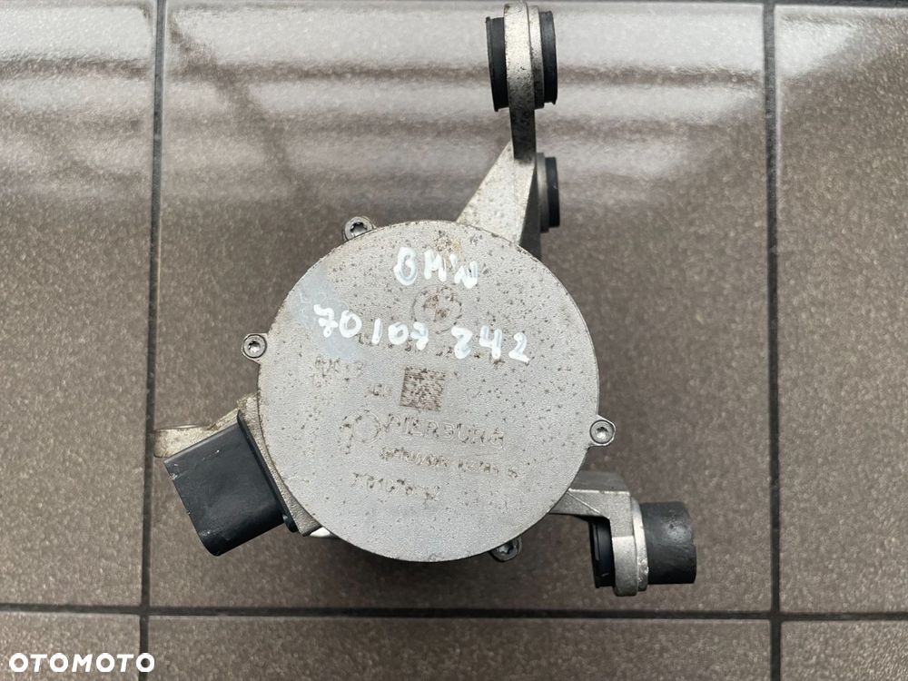 POMPA WODY SILNIKA 2.0 N43 BMW 70107842 - 3