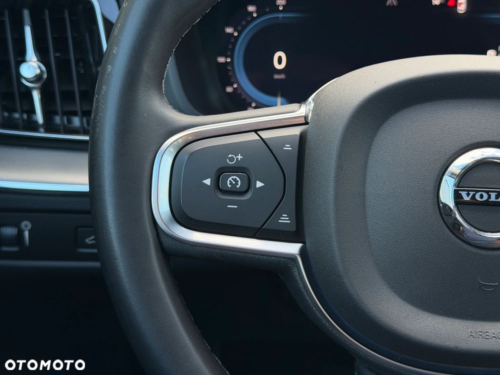 Volvo XC 60 B4 B Momentum - 15