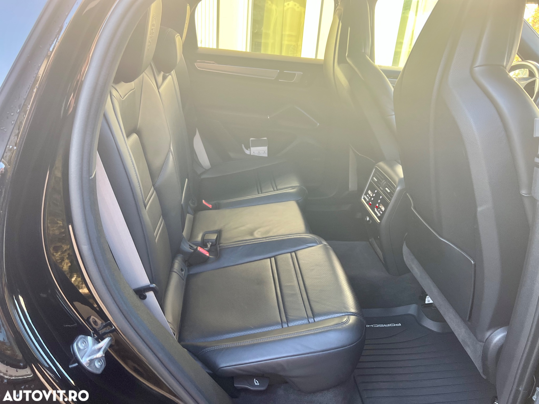 Porsche Cayenne Coupe ver-e--hybrid-tiptronic-s-platinum-edition - 13