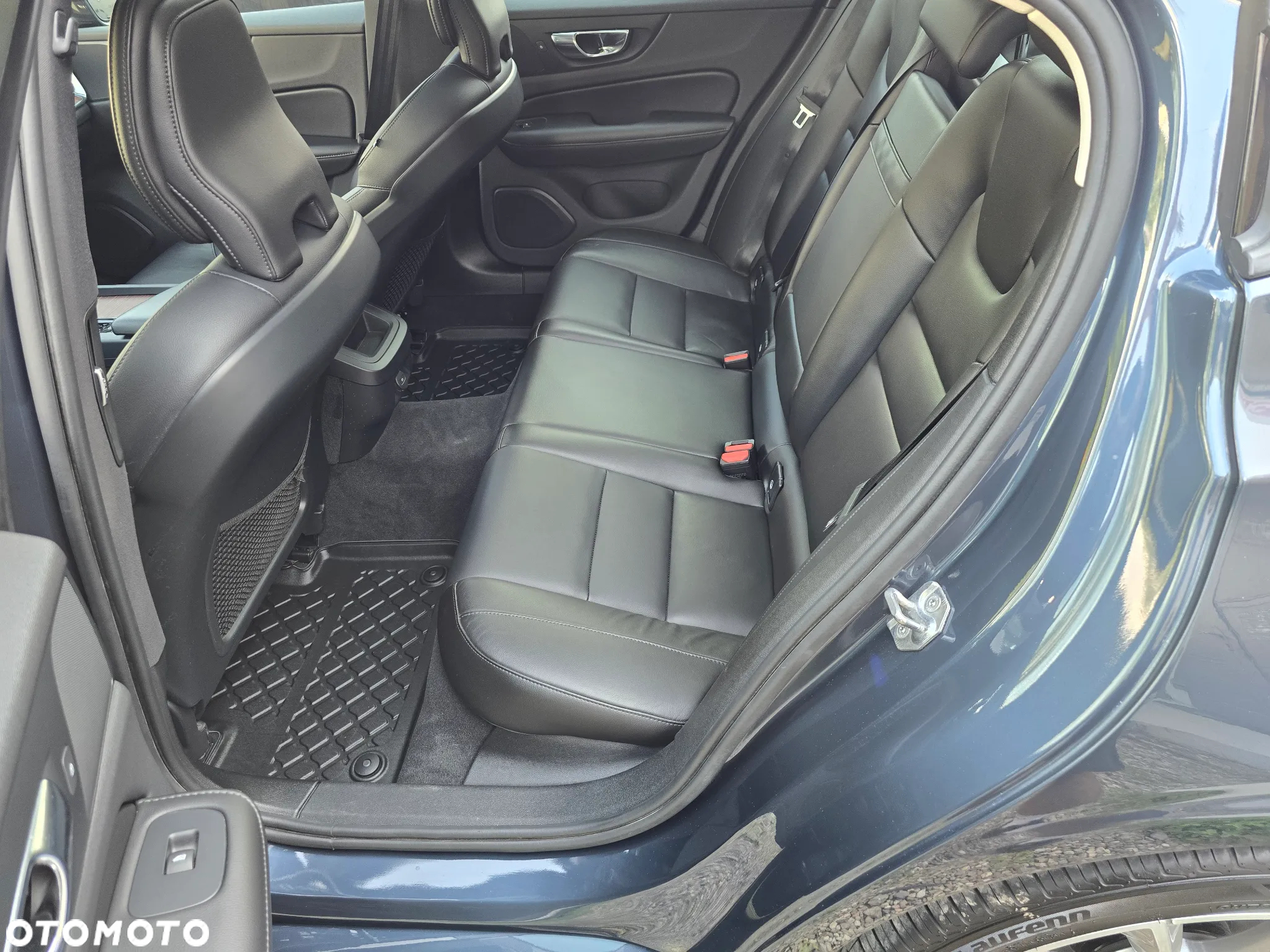 Volvo S60 T6 AWD Momentum Pro - 31