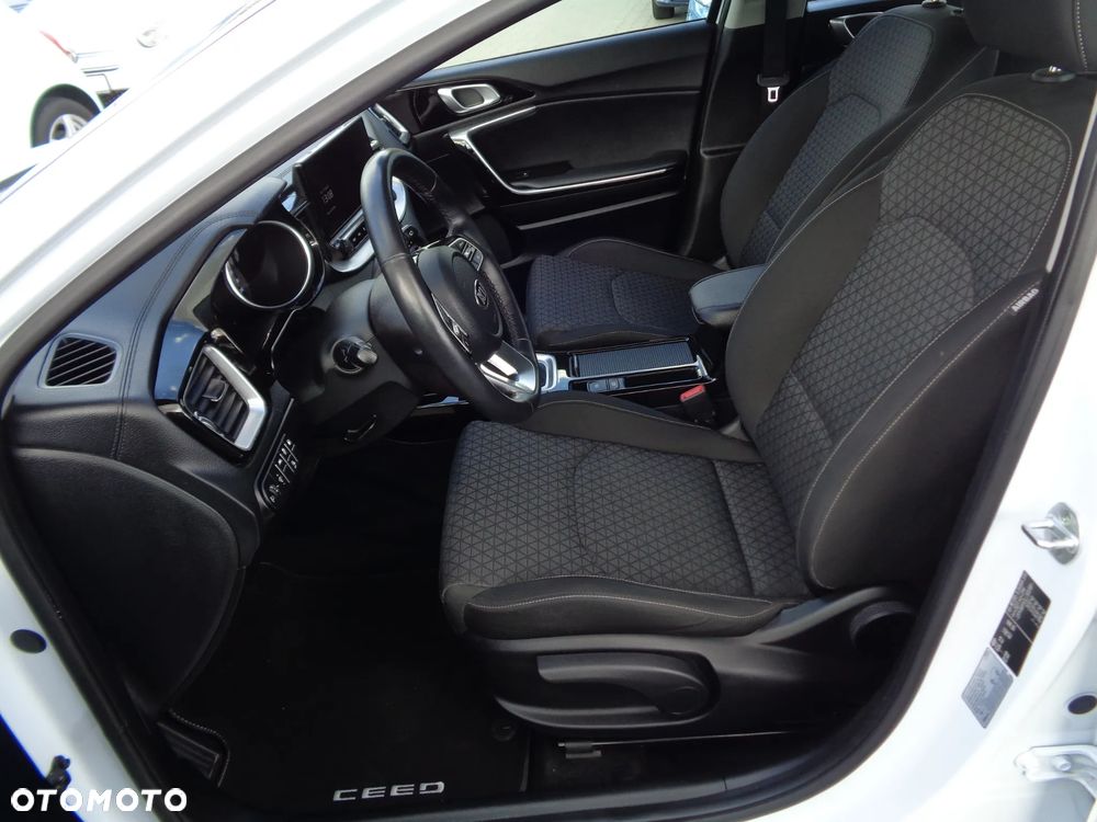 Kia Ceed 1.6 GDI DCT OPF Platinum Edition - 12