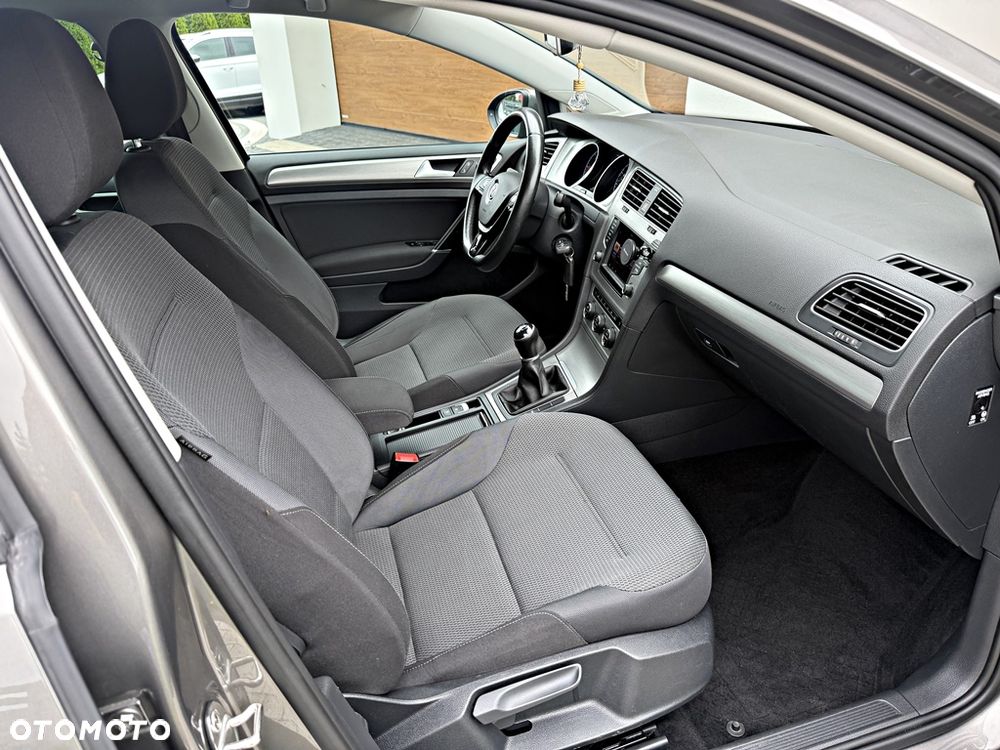 Volkswagen Golf 1.6 TDI BlueMotion Technology Comfortline - 19