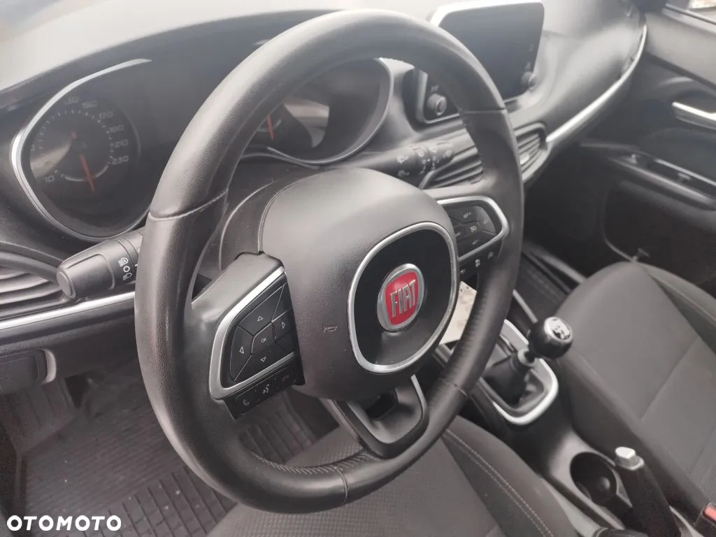 Fiat Tipo 1.6 MultiJet 16v Sport - 17