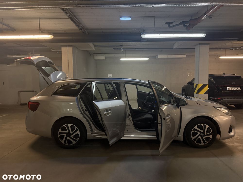Toyota Avensis 1.6 D-4D Active - 10