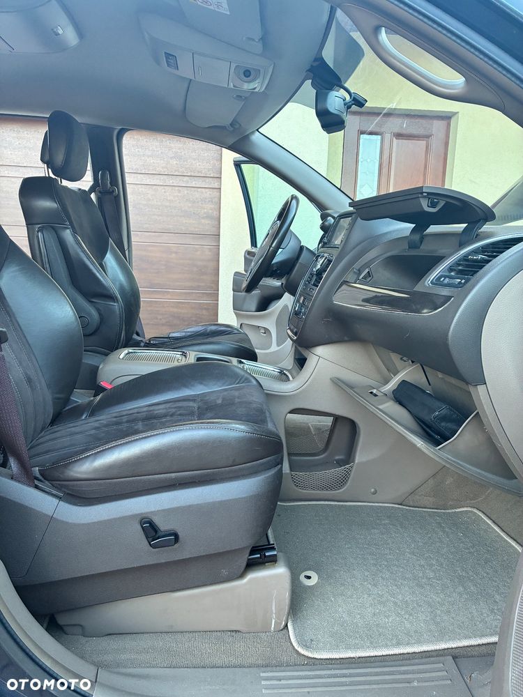 Lancia Voyager 2.8CRD Platinum - 24